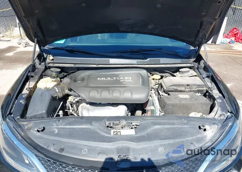 2015 Chrysler 200 C из США, поврежденный, VIN 1C3CCCCB7FN711830